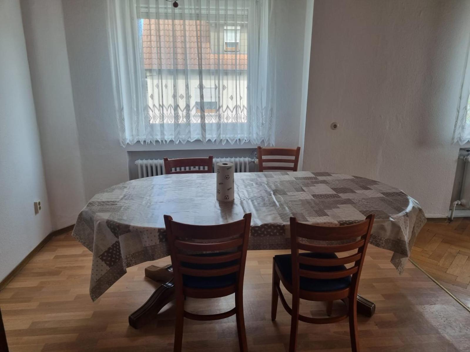 1 Mit Garten Apartment *
