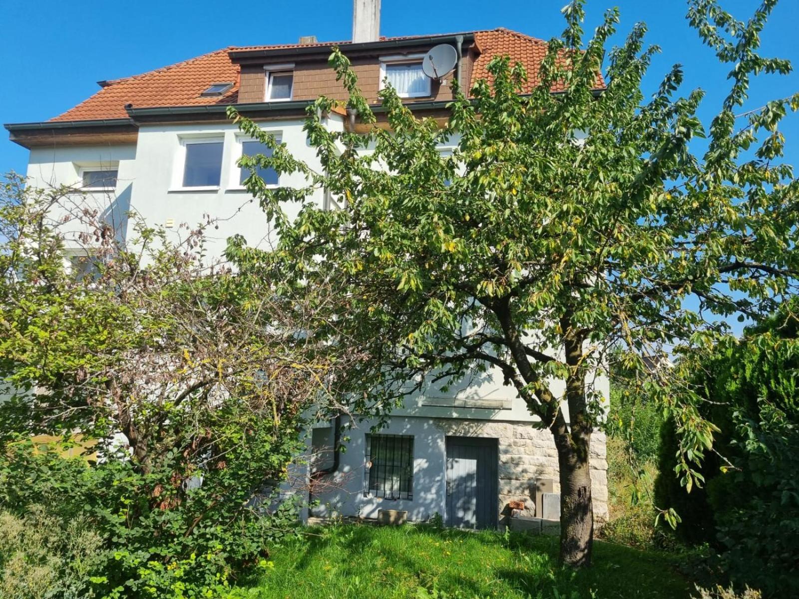 1 Mit Garten Apartment